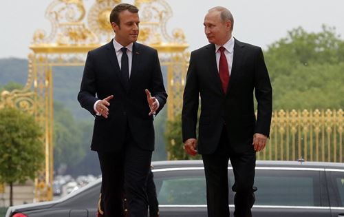“Fransa Rusiya ilə danışıqlar üçün qapını açıq qoymaqla düzgün iş görür” – Makron