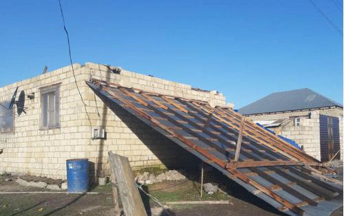 В Губе сильный ветер сорвал крышу дома 