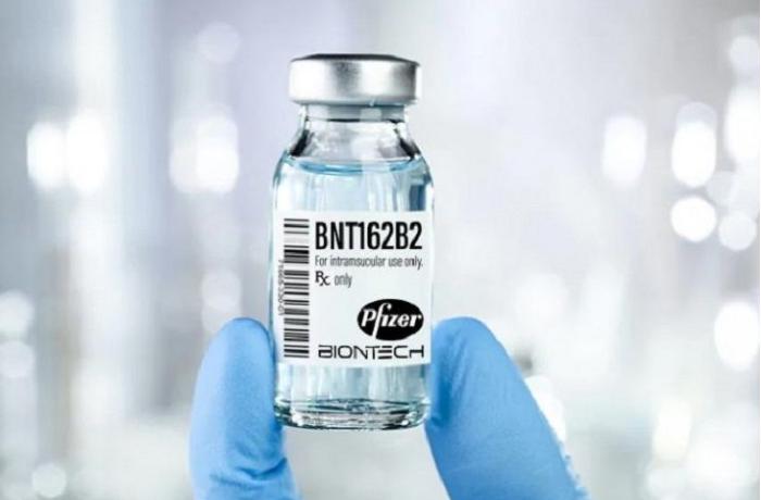 Не удивляйтесь, если увидите надпись на флаконе при вакцинации “Pfizer” - ФОТО