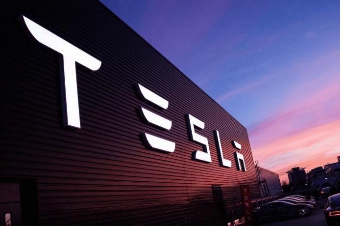 Tesla's Fully Autonomous Vehicles almost ready: E. Musk