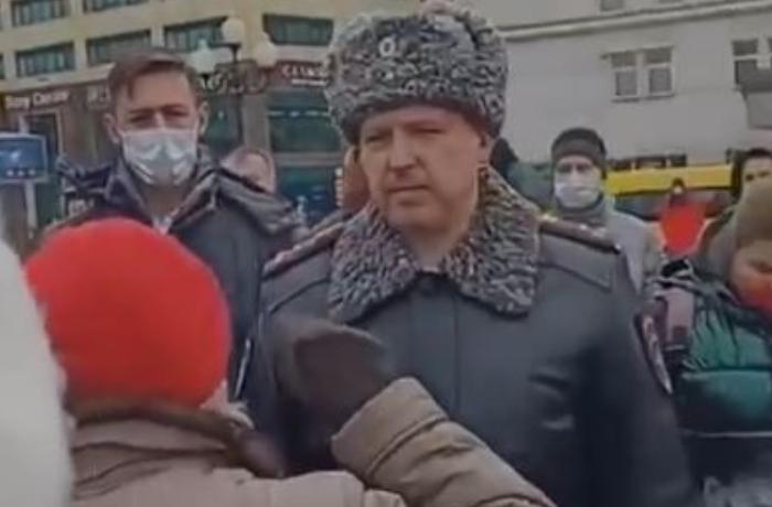 Rus polisi Ukraynalı qadını bu sözlərinə görə saxladı - VİDEO