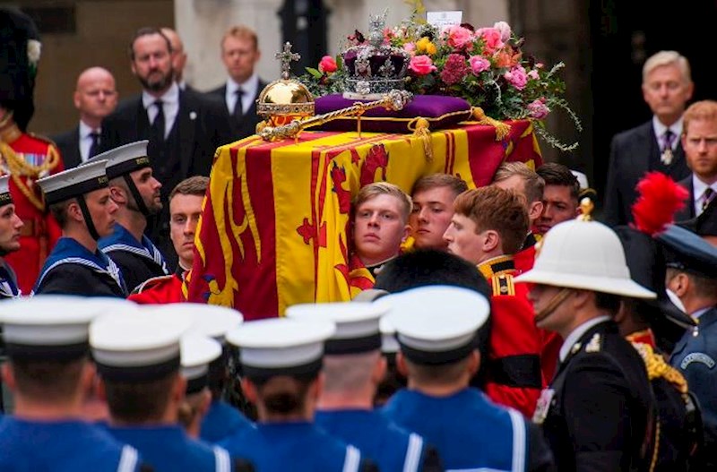 Elizabeth II's funeral begins - Live