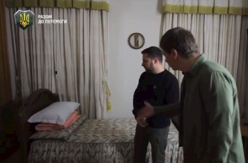 Zelensky showed the room where he has been living for a whole year - Video