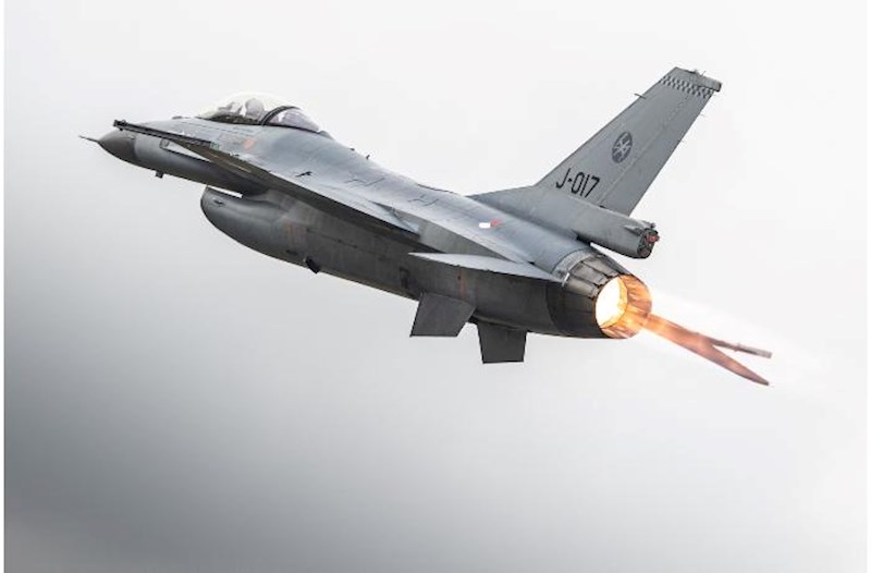 “Ukrayna ilk F-16 qırıcılarını iyun-iyul aylarında alacaq” – “Reuters” 