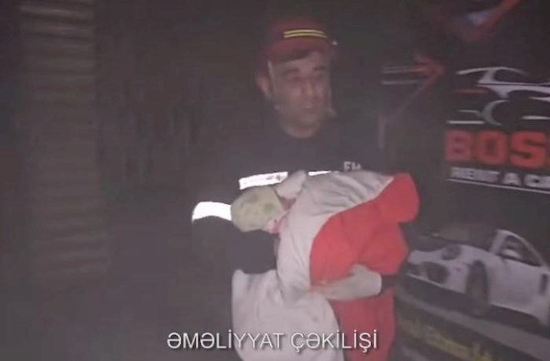 Bakıda yanan oteldən ana və körpəsi xilas edildi – Video