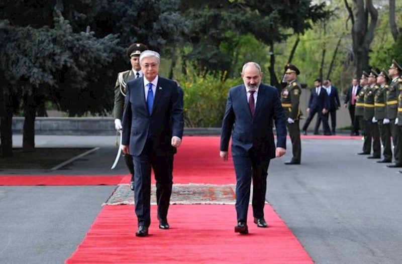 Qazaxıstan Prezidenti Ermənistana getdi