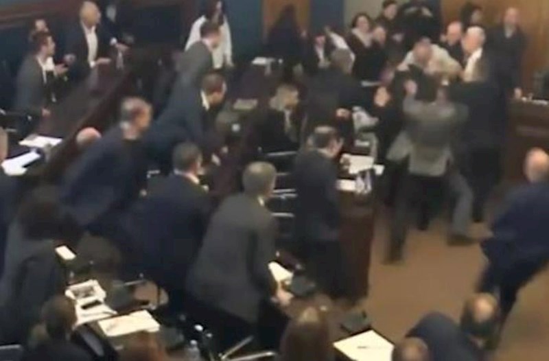 Gürcüstan parlamenti “Xarici agentlər” haqqında qanun layihəsinə baxıb – Deputatlar dava etdi 