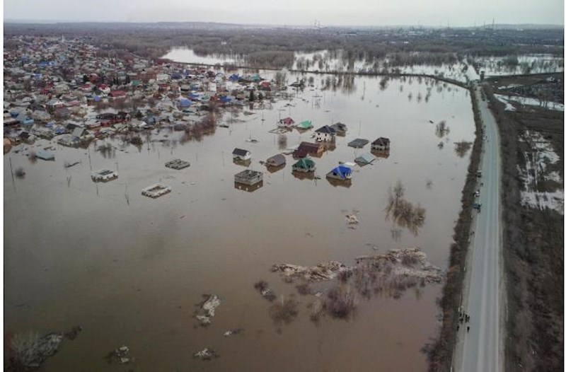 Orenburqda 15 mindən çox ev su altındadır