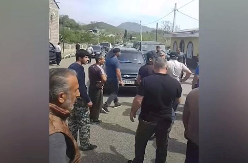 Ermənilər Qazaxın 4 kəndinə gedən yolu bağladılar - Video