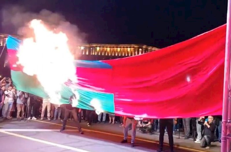 İrəvanda Azərbaycan və Türkiyə bayraqları yandırıldı – Video 
