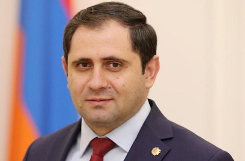 Ermənistan müdafiə naziri Fransalı senatorla hərbi əməkdaşlığı müzakirə etdi