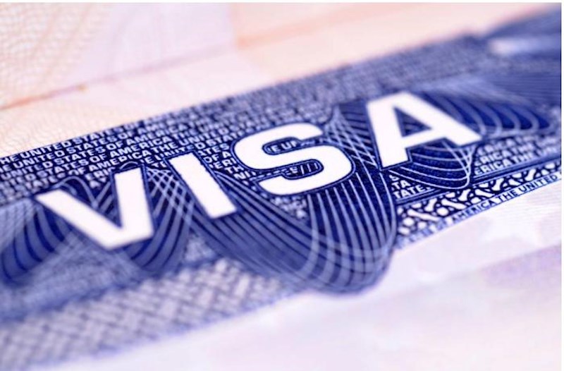 ABŞ 100 mindən çox vizanı ləğv etdi