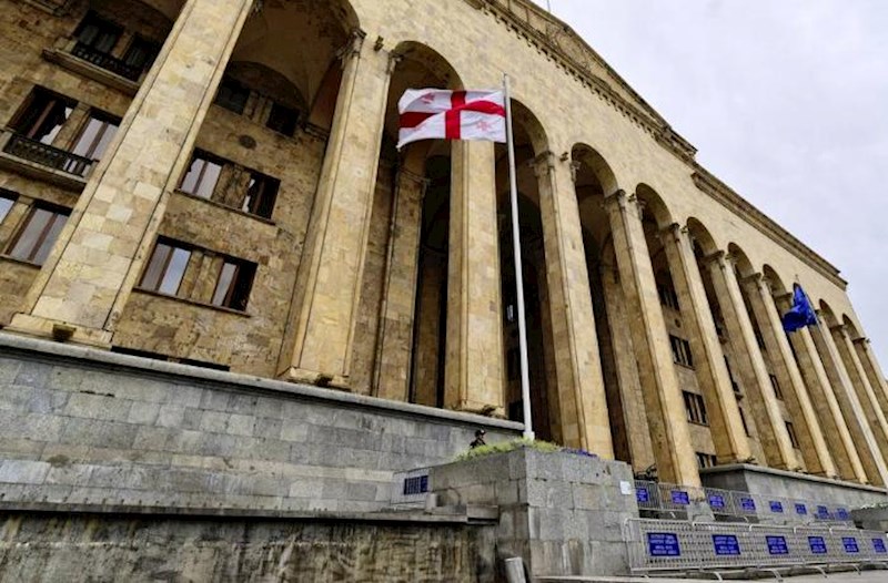 Gürcüstan parlamentinin binasında sarı təhlükəsizlik səviyyəsi elan olunub