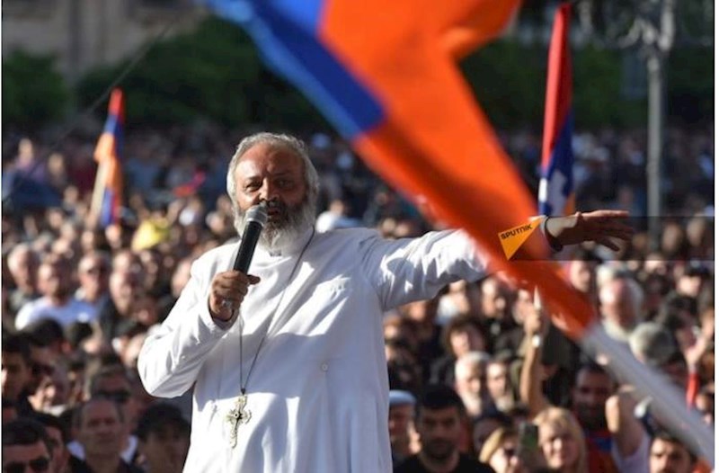 Ermənistanda hakim partiya müxalifətlə danışıqlar apardı