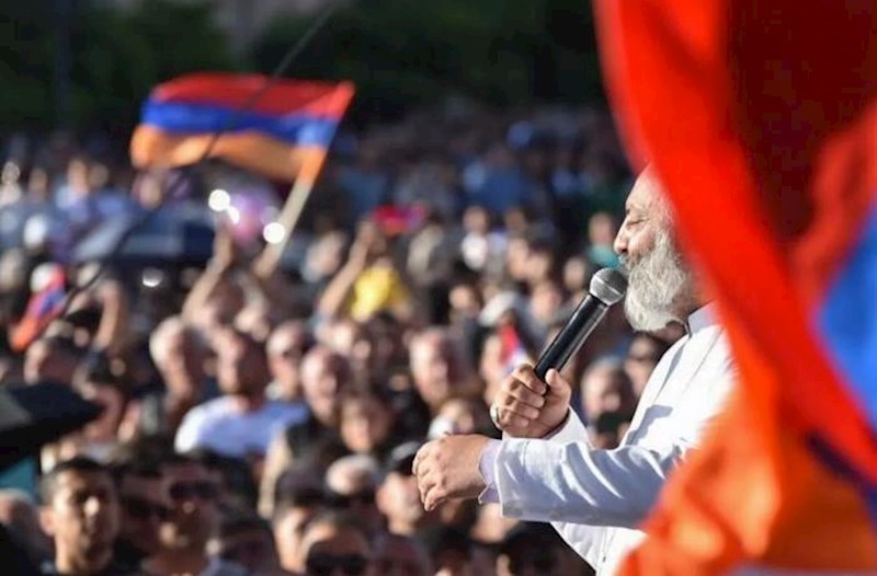 Ermənistanda etirazlar yenidən başladı – Polis 40-dan çox etirazçını saxladı