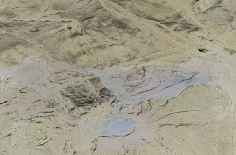 Güzdək Bozdağı palçıq vulkanı 15 il sonra püskürdü 
