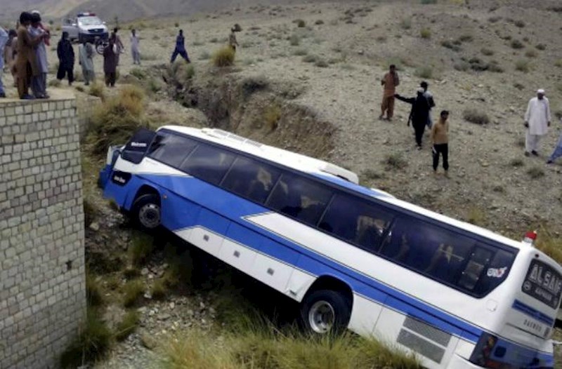 Pakistanda avtobus qəzası: 28 nəfər öldü
