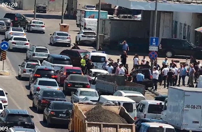 Qəzaya görə “Koroğlu” və “20 Yanvar” istiqamətində sıxlıq yaranıb – Foto