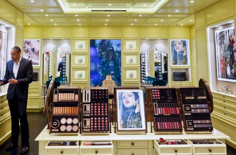 “Gucci”nin sahibi kosmetika biznesini “L'Oreal”a satır − 4 milyard