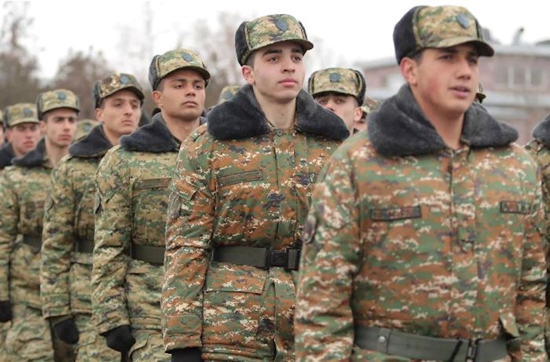 Ermənistanda məcburi hərbi xidmət müddəti azaldılır