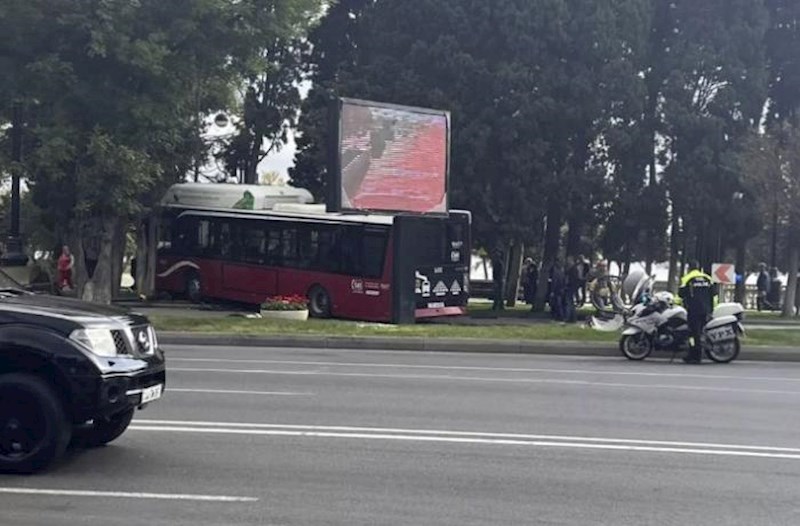 “BakuBus” avtobusu bulvara girdi – Video