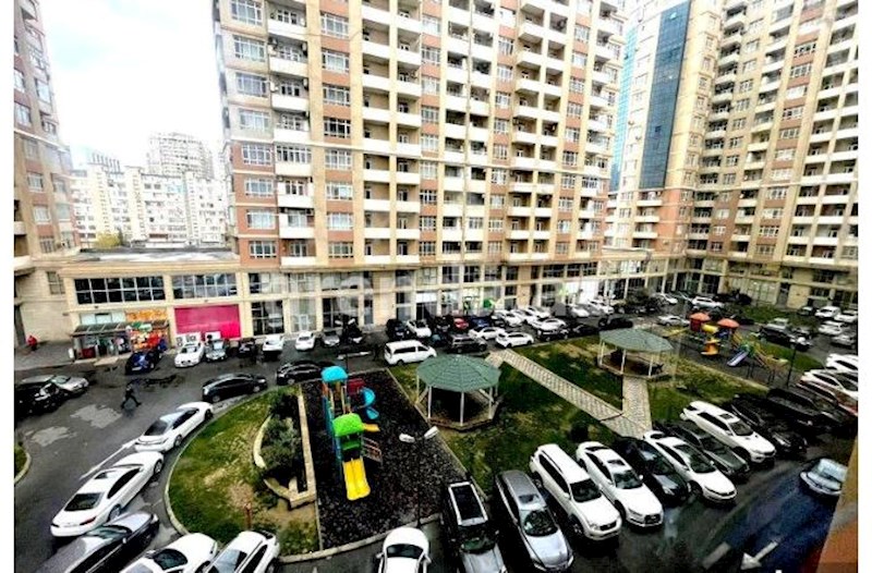 Yeni binalarda qaraj xaosu – Minlərlə sakinin ortaq parkinq problemi