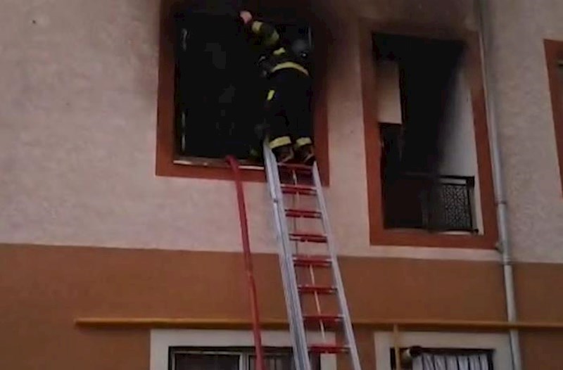 Xırdalanda çoxmərtəbəli yaşayış binasında yanğın − 15 nəfər sakin təxliyə olundu 