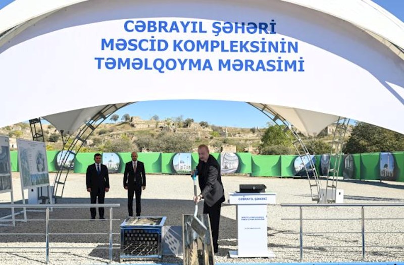İlham Əliyev Cəbrayılda məscidin təməlini qoydu – Fotolar