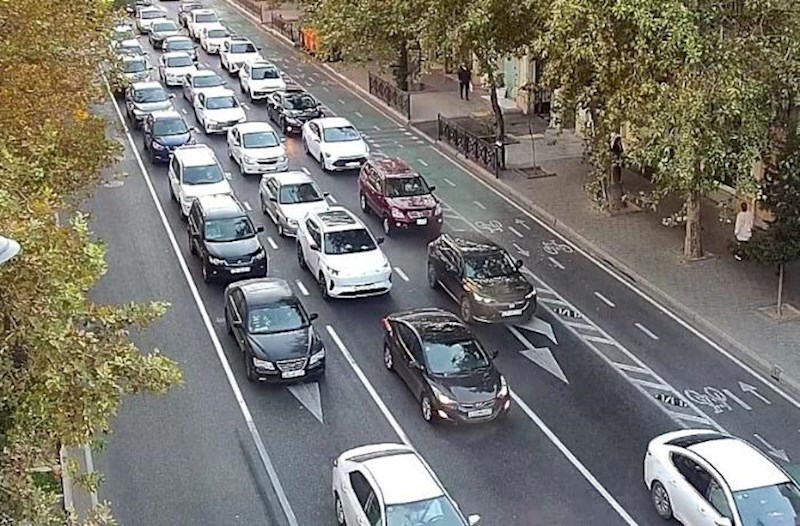 Bəzi yollar tıxaclıdır – Siyahı