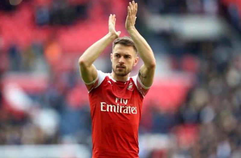 Məşhur futbolçu sevimli itinə görə klubundan ayrıldı