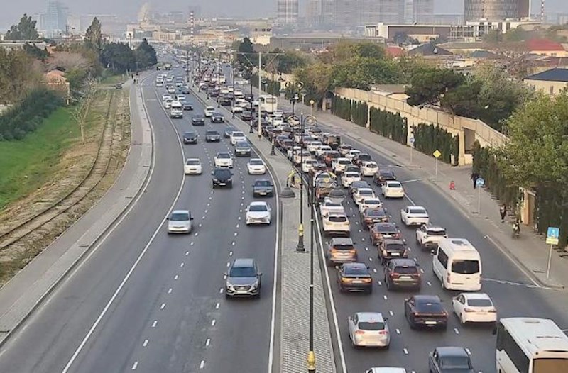 Paytaxt yolları tıxaclıdır – Siyahı