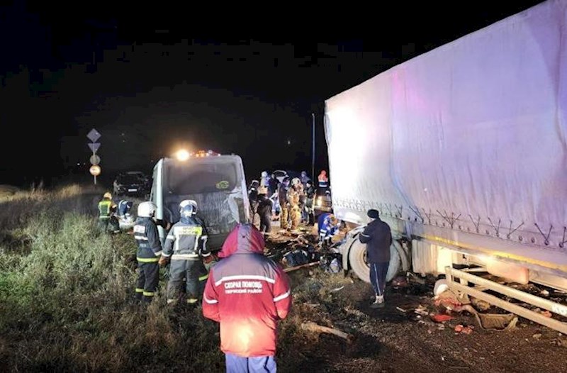Rusiyada avtobus yük maşını ilə toqquşdu − Ölənlər var