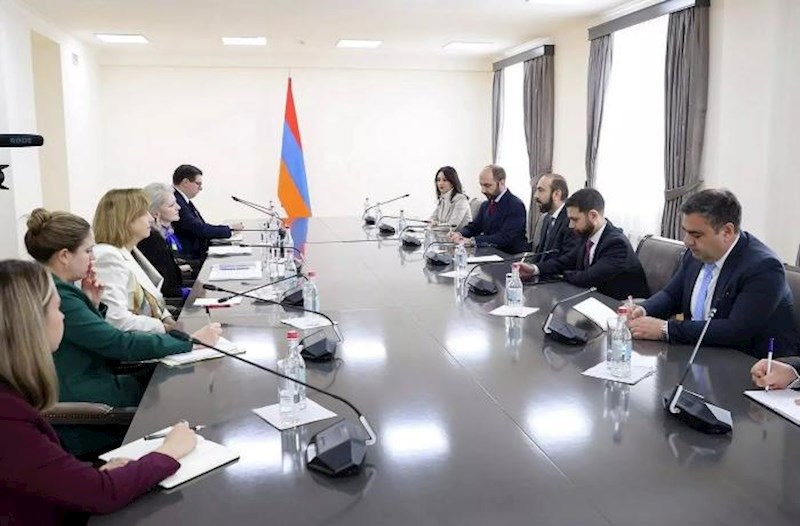 Mirzoyanla Huker “Tramp marşrutu”nu müzakirə etdi