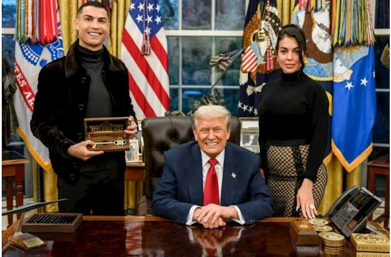 Tramp Ronaldoya da açar hədiyyə etdi − Fotolar