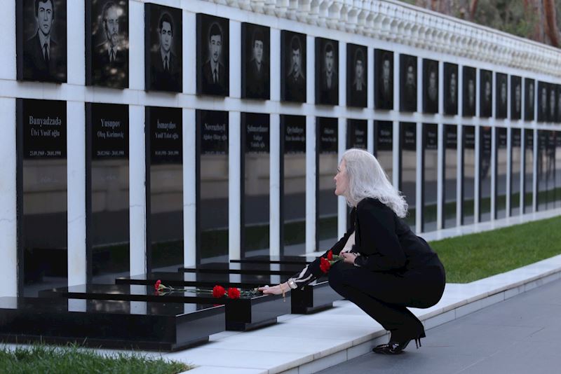 ABŞ Dövlət katibinin müavini Şəhidlər Xiyabanında – Fotolar