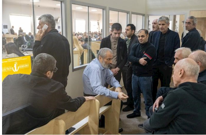 Ermənistan vətəndaşlarının məhkəməsində prokurorların çıxışı başladı