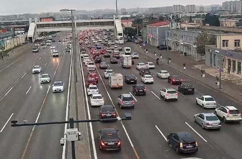 Paytaxt yolları tıxaclıdır – Siyahı