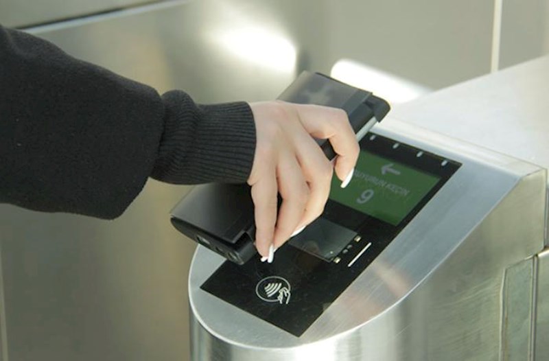 Artıq metroda gedişhaqqını bank kartı ilə ödəmək mümkündür
