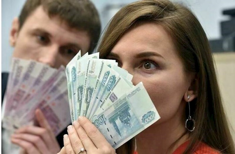 Moskvada 1 660, Çeçenistanda 444 dollar... – Rusiyada maaşlar