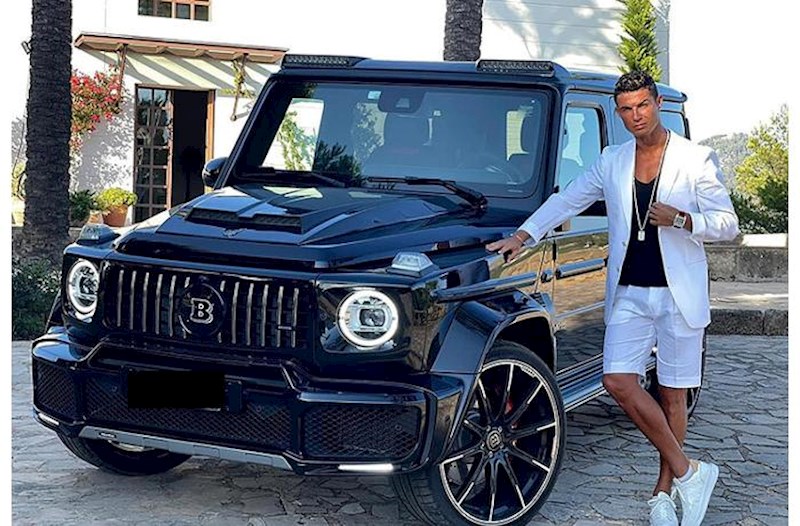 “Maşınları sürmək üçün almıram” − Ronaldo