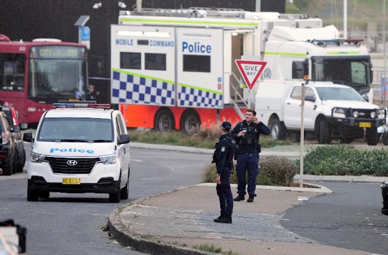 Yalın əllə terrorçunu belə zərərsizləşdirdi – Video