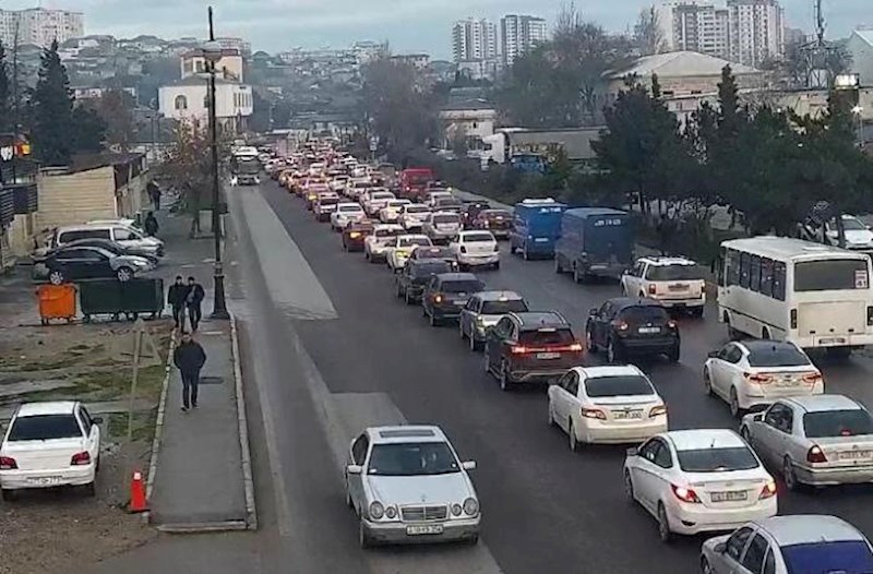 Əksər yollar tıxaclıdır – Siyahı