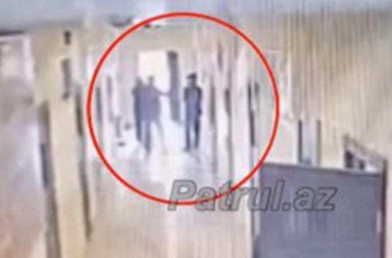 Məktəb müəllimi direktoru vurub? − Video