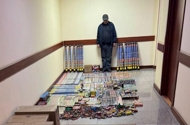 Bakıda pirotexniki vasitələrin satıldığı anbar aşkarlandı – Video