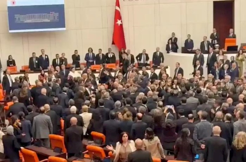 Türkiyə parlamentində dava – Video