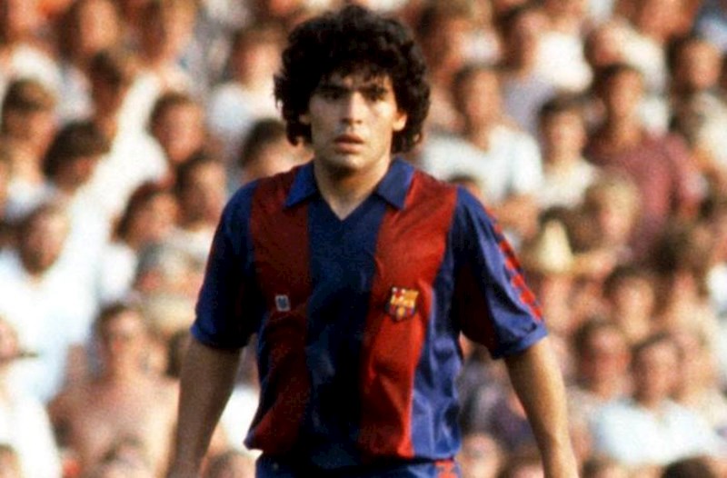 Maradonanın cırılmış forması hərracda 152 min avroya satıldı