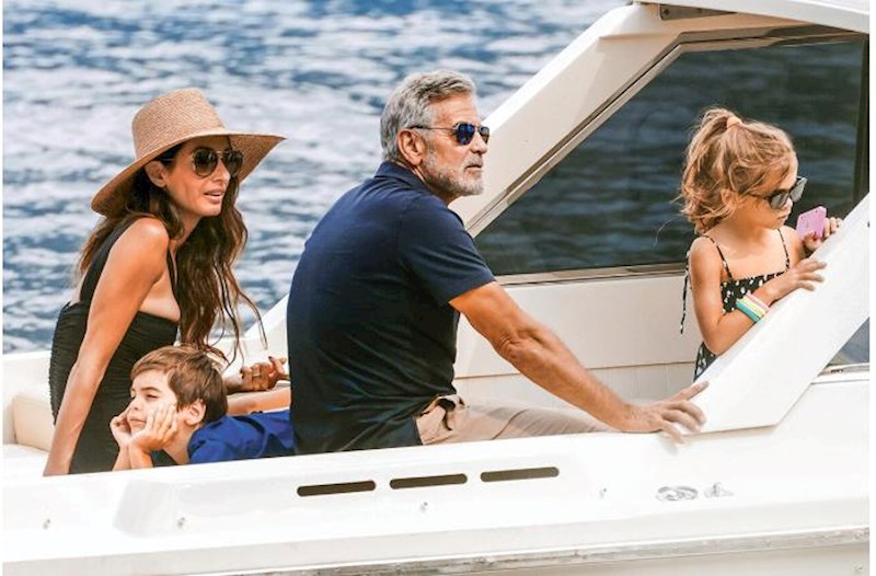 Corc Kluni Fransa vətəndaşlığı aldı 