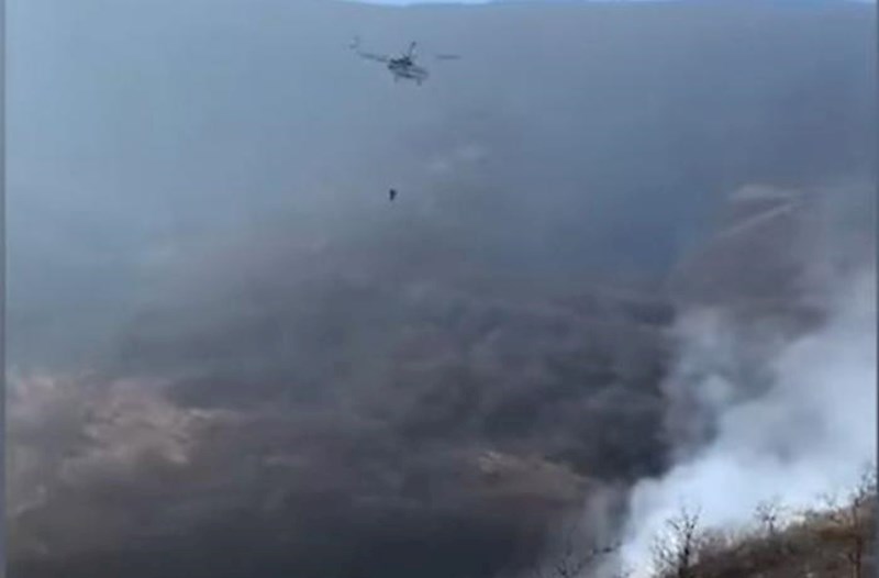 Kəlbəcər və Laçındakı yanğınları söndürmək üçün helikopterlər cəlb olundu − Video