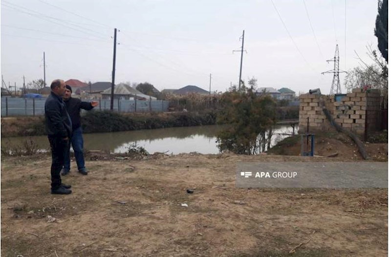 Biləsuvarda “Lexus” kanala aşdı – 5 nəfər öldü