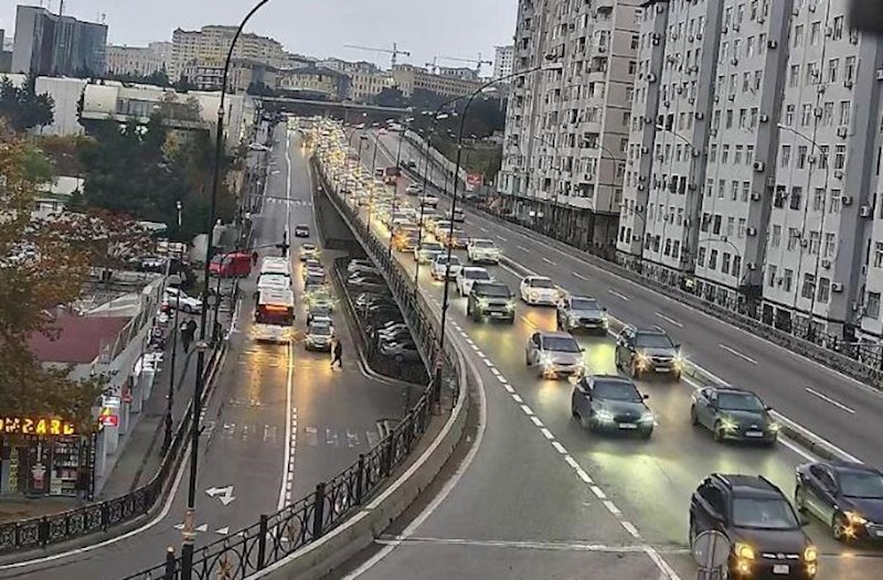 Paytaxt yolları tıxaclıdır – Siyahı